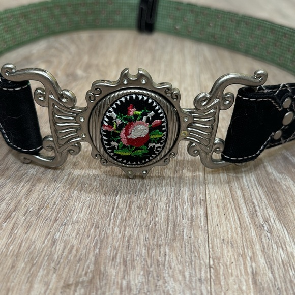 Betsey Johnson studded belt black with metal buckle with embroidered flower - Picture 2 of 5